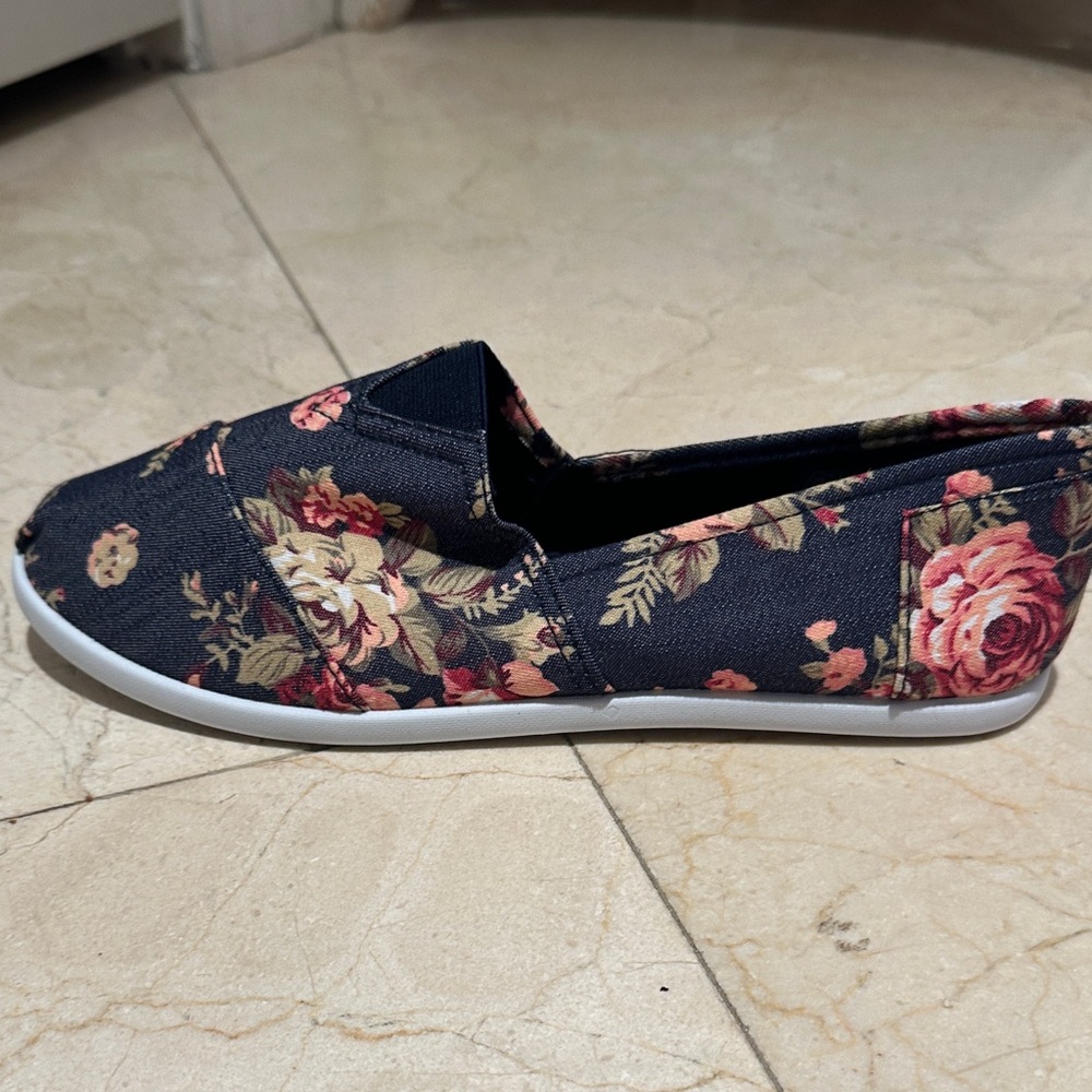 Brand new Rockland Women's Floral Slip-On Shoes - Black and Pink